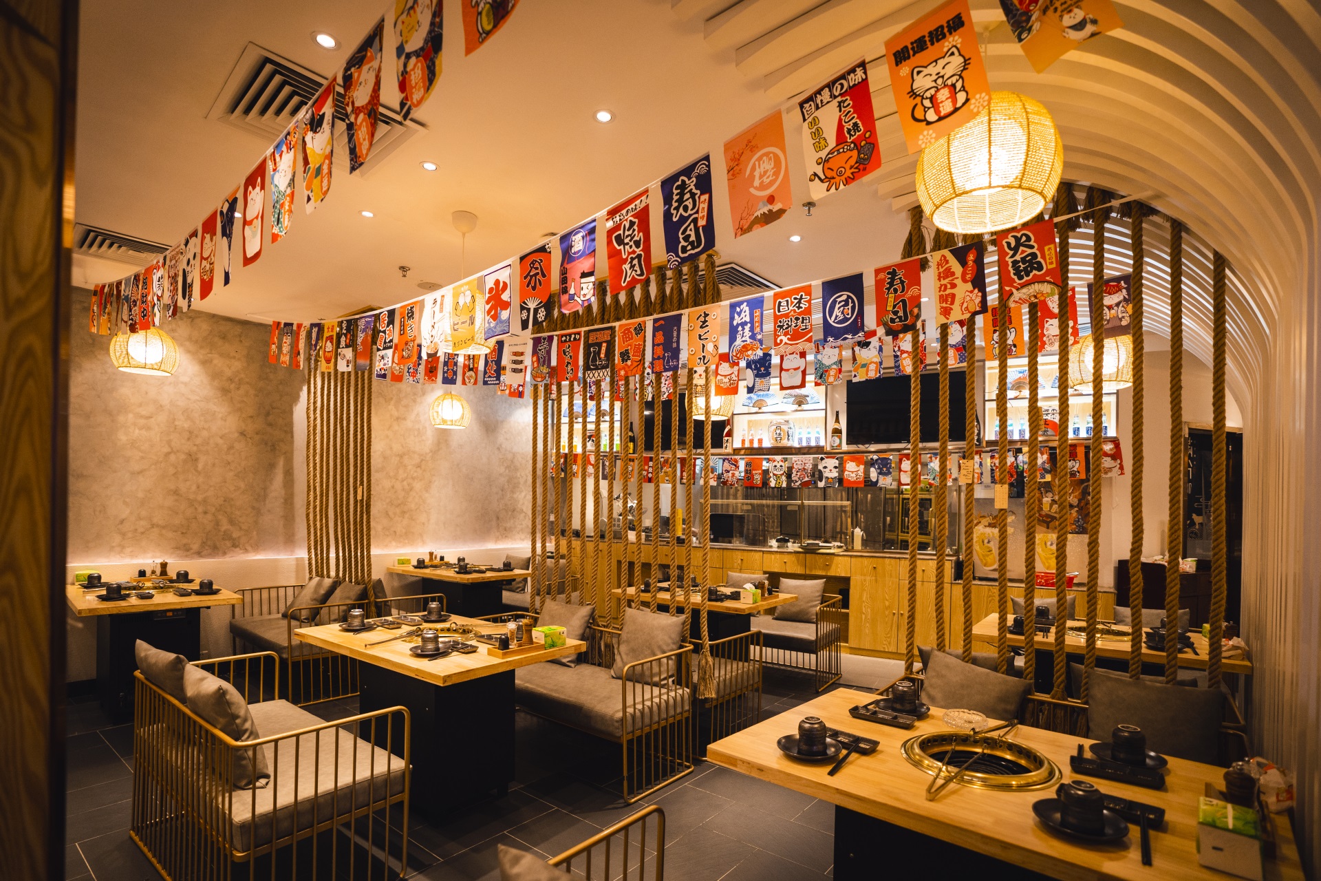 南宁如何通过深圳餐饮空间设计来确定餐厅的装修风格？